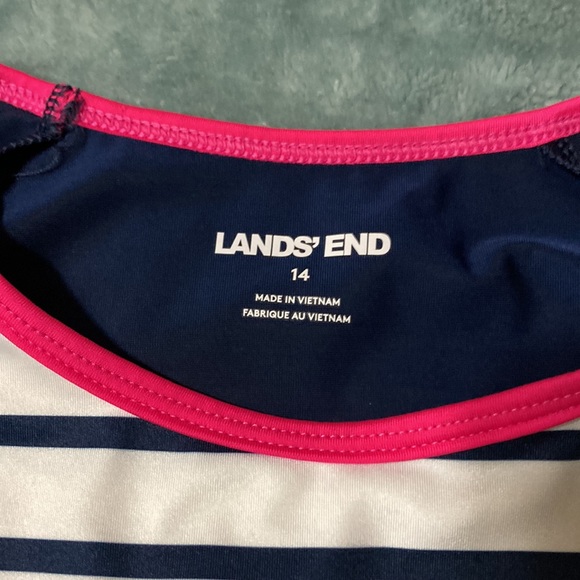 🌺 BOGO item!! Land’s End rash guard, girls size 14 - Picture 2 of 3